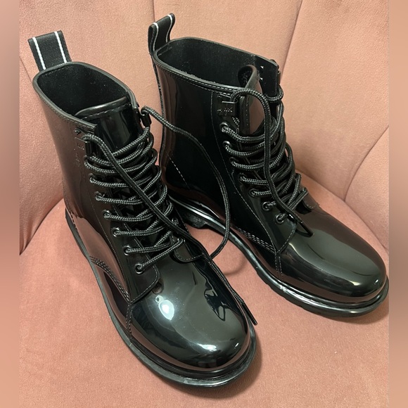 ✨ Michael Kors Black Combat Glossy Boots | New WOT | | Glossy Finish | Size 7 ✨ - Picture 13 of 15